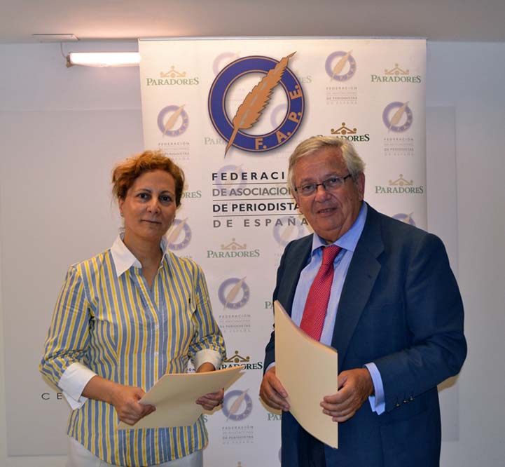 E. González, presidenta de la FAPE, y F. Jáuregui, presidente del Grupo Diario Crítico. Foto: M.M.